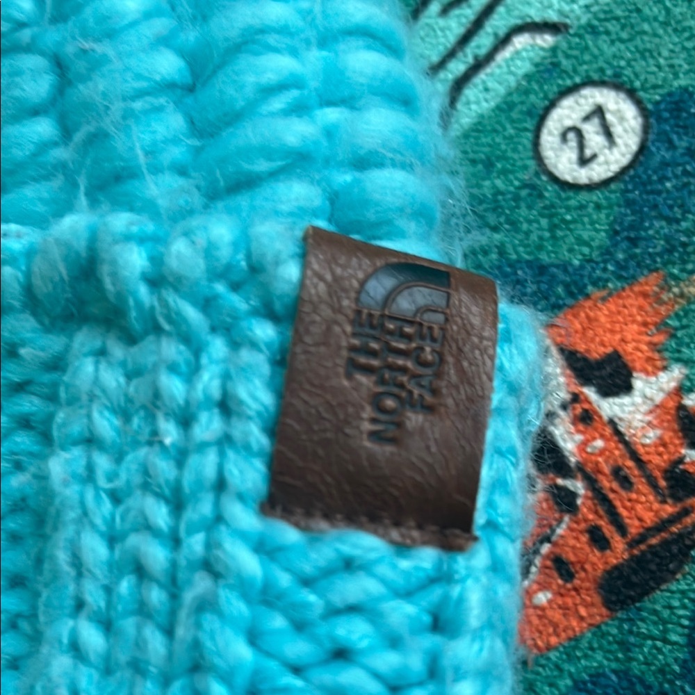 🌻 HOST PICK 🌻 The North Face Cozy Chunky Hat - Picture 3 of 5